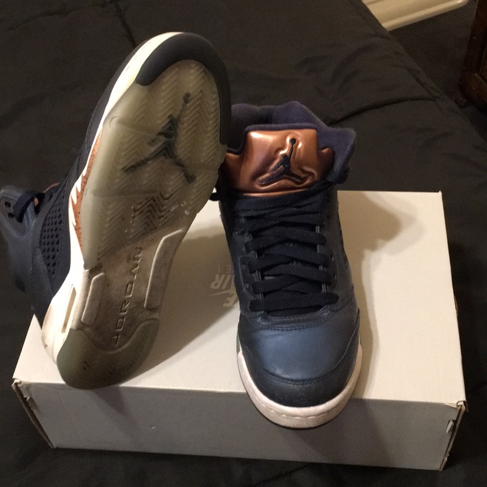Blue gold Jordan 5 slightly use great condition